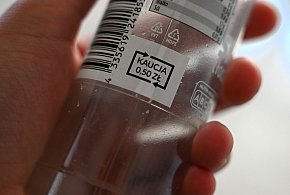 Płacimy kaucję przy zakupie i... nie oddajemy butelek? Nowe badanie pokazuje...