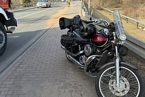 Dębe: Kolizja na DW632. Motocyklista wywrócił się