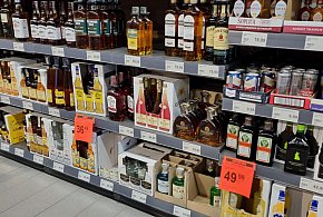 Zegrze Płd.: Pijany 35-latek okradł sklep. Groził ochroniarzowi