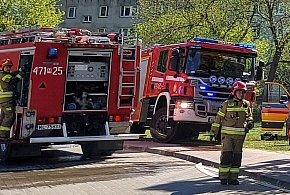 Legionowo: Pożar w bloku przy Hubala. Paliły się rzeczy na balkonie