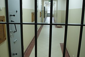 Recydywista znęcał się nad ojcem. Sąd zdecydował o tymczasowym areszcie