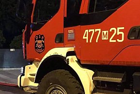 Wólka Radzymińska: Pożar chryslera. Ogień pojawił się pod maską auta