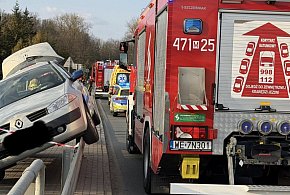 Kolizja na zaporze w Dębem. Na miejscu śmigłowiec LPR