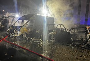 Wieliszew: 4 auta spłonęły, 11 zostało uszkodzonych. Nocny pożar na osiedlowym...