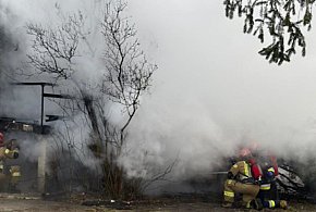 Łajski: Pożar domu przy Nowodworskiej. Zapaliła się elewacja budynku