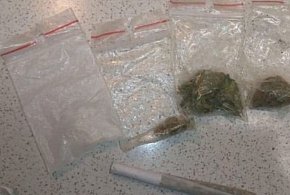 Jabłonna : 42-latek zatrzymany z narkotykami. Był poszukiwany