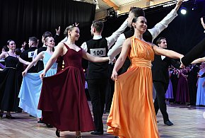 Barwne stroje i polskie tańce narodowe. „Mazur 2026” w Wieliszewie