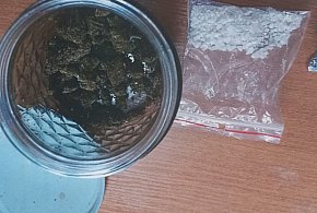 Policjanci zatrzymali poszukiwanego. Odpowie też za posiadanie narkotyków