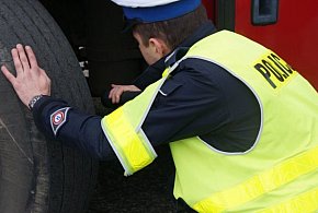 Uszkodzony autokar miał zawieźć dzieci na wycieczkę. Surowy mandat dla...