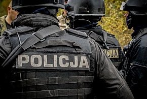 Nie tylko ścigają. Coraz więcej policjantów z zarzutami za narkotyki