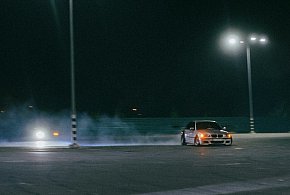 Nowe przepisy już obowiązują. Za drift min. 1500 zł i trzy miesiące bez prawka