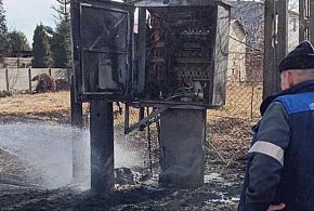 Pożar transformatora w Białobrzegach. Akcja strażaków w jednostce wojskowej