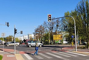 Kolizja w Legionowie. 27-latek staranował słup i odjechał – był pijany