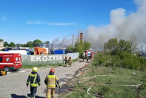 Groźny pożar hałdy śmieci w Nowym Modlinie
