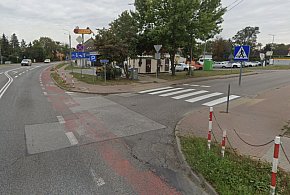 Jabłonna: Zderzenie osobówki z motocyklem przy Biedronce