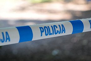 Serock: Żrąca substancja na drzwiach mieszkania. Jedna osoba zatrzymana