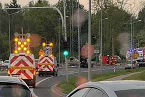Motocyklista zginął po uderzeniu w bariery. Tragiczny wypadek na DK61