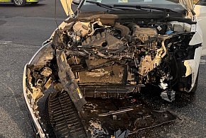 Kolizja na DK62. Kierowca skody zignorował znak STOP, mercedes wpadł do rowu