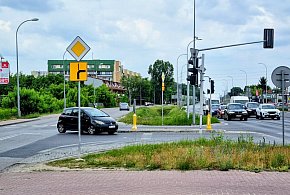 Jabłonna: Zderzenie czterech aut przy Lidlu. Jedna osoba trafiła do szpitala