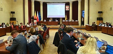 Torba na siedzeniu? Będzie kara. Nowe przepisy w komunikacji miejskiej-142582