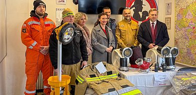 Motopompa, radiotelefony i skafander do pracy w wodzie. Nowy sprzęt dla OSP JRS