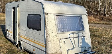 Tragiczne odkrycie w przyczepie kempingowej. W środku znaleziono ciało 43-latka