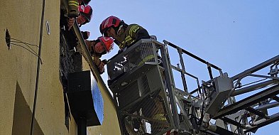 Józefów: Zapaliła się elewacja szkoły. Ewakuowano blisko 300 uczniów