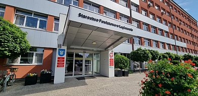 Toyota dla starostwa, Peugeot dla DPS-u. Powiat kupił dwa „elektryki”