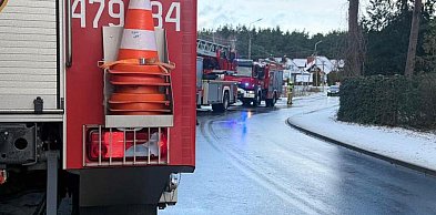Pożar w Józefowie. Paliły się materiały wykończeniowe składowane w budynku