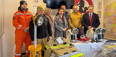 Motopompa, radiotelefony i skafander do pracy w wodzie. Nowy sprzęt dla OSP JRS