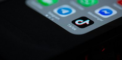 Polacy za podniesieniem wieku korzystania z mediów społecznościowych