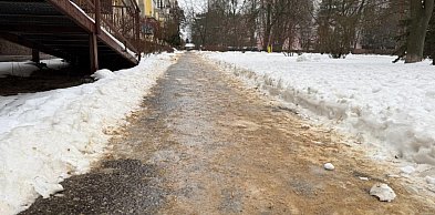Legionowo: Uwaga na lód! Po deszczu miejscami zrobiło się bardzo ślisko