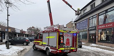 Legionowo: Zwisające sople zagrażały przechodniom