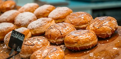 Kuligi i biesiady zamiast kolejek po pączki. Tak świętowano dawniej