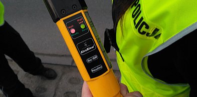 Legionowo: Myśleli, że zasłabł. Mężczyzna w aucie był pijany