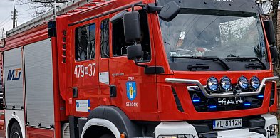 Serock: Na prywatnej posesji zapaliła się ciężarówka. Pożar pomagali gasić...
