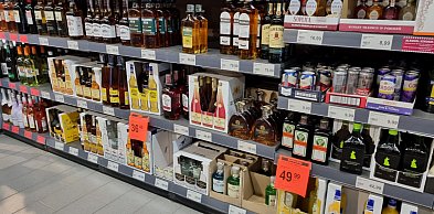 Zegrze Płd.: Pijany 35-latek okradł sklep. Groził ochroniarzowi