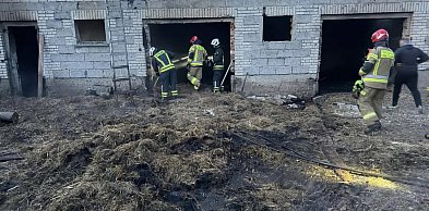 Pożar w Bożej Woli. W budynku gospodarczym paliło się siano