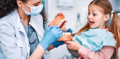 Kiedy zacząć leczenie ortodontyczne u dziecka – w wieku 6, 10 czy 13 lat?