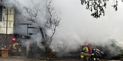 Łajski: Pożar domu przy Nowodworskiej. Zapaliła się elewacja budynku