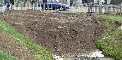 Skandal wodny. Kto odpowiada za zasypanie Rowu Jabłonowskiego?