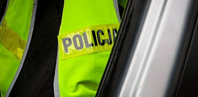 Zalesie Borowe: Osobówka uderzyła w drzewo