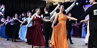 Barwne stroje i polskie tańce narodowe. „Mazur 2026” w Wieliszewie