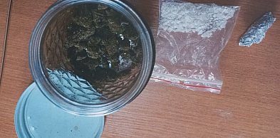 Policjanci zatrzymali poszukiwanego. Odpowie też za posiadanie narkotyków