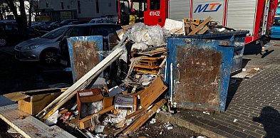 Poranny pożar w Legionowie. W pobliżu Carrefoura palił się kon...