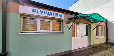 Tańsze wejścia na basen przy Królowej Jadwigi. Dzieci i młodzież wejdą za...