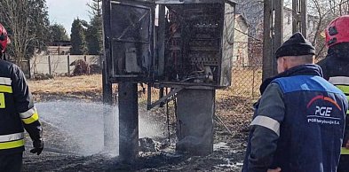 Pożar transformatora w Białobrzegach. Akcja strażaków w jednostce wojskowej