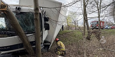 To zły stan opony był przyczyną kolizji. Kierowca DAF-a ukarany wysokim...