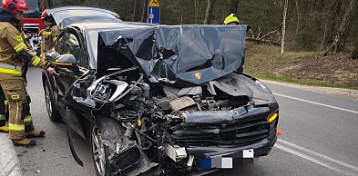 Nieporęt: Na DW631 dostawcze iveco zderzyło się z porsche