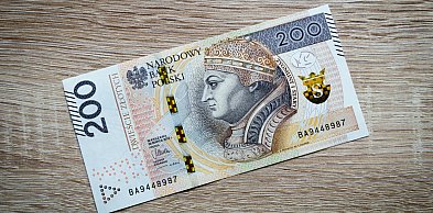 Państwo dopłaca 240 zł. Pieniądze właśnie trafiają na konta Polaków